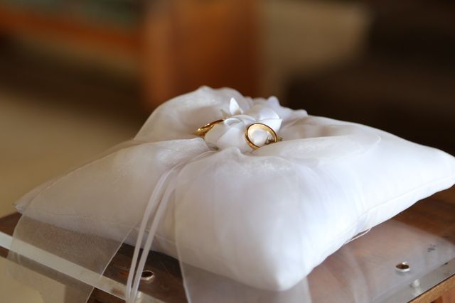挙式の際にリングピローに飾った時の写真です