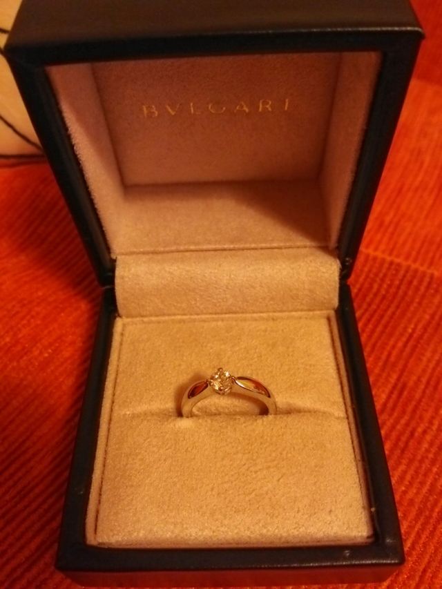 ダイヤモンドのエンゲージリングです。