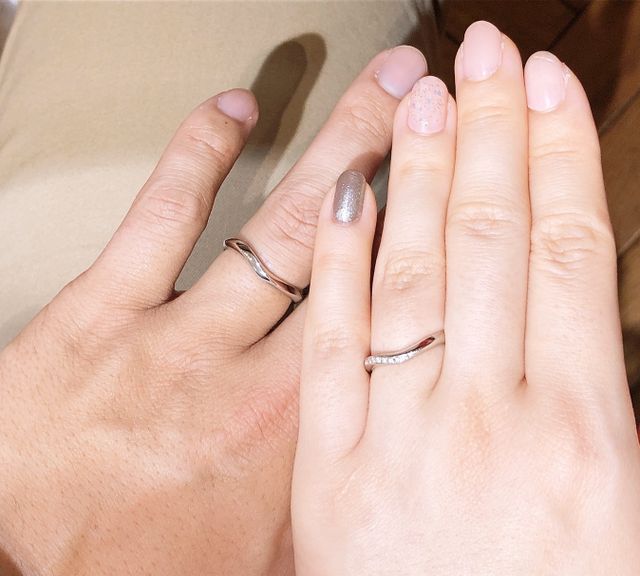 婚約指輪とセットの結婚指輪を選びました。