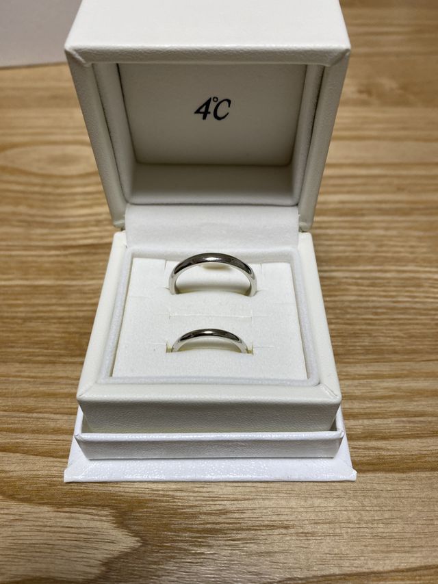 実際は大安の日に購入をしたので、ガラスケースを頂きました。