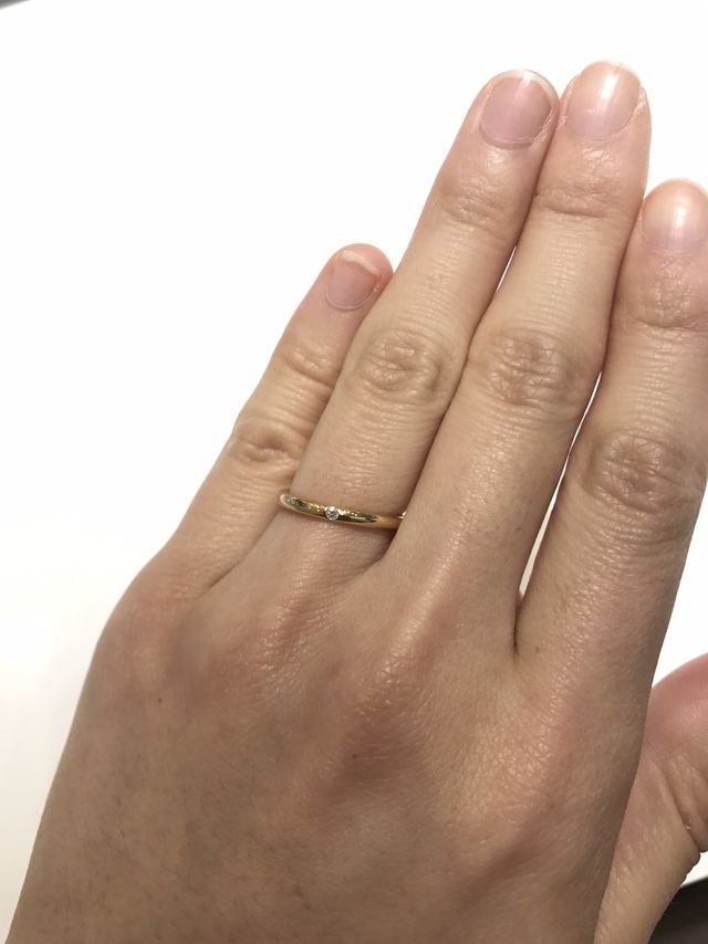 買いに行って一ヶ月経って届いた商品は彼女の指にとても似合った