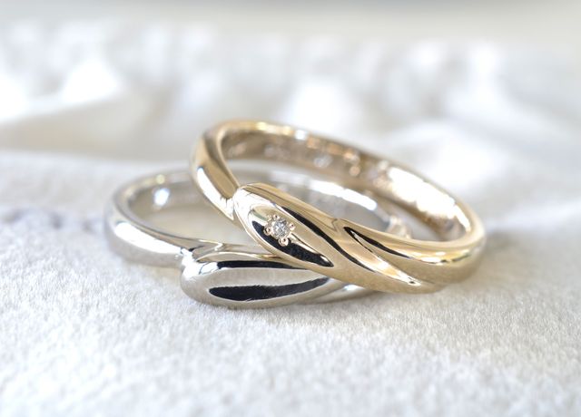 2つ合わせるとハート型になる素敵なデザインを選びました。