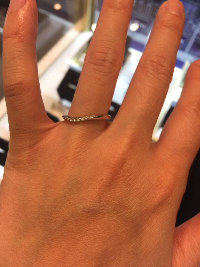 とても細い指輪です。