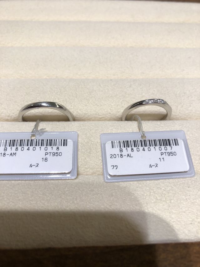 ストレート型のシンプルなデザインの結婚指輪です。