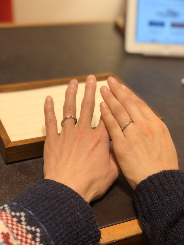 シンプルで可愛いデザイン。彼と並べると結婚の実感が湧きます。