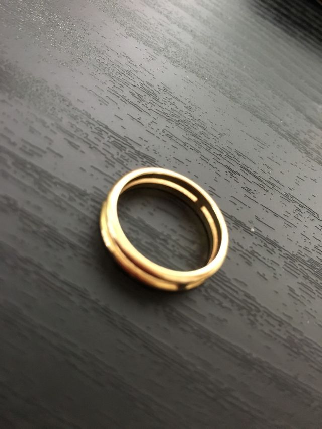 ゴールドがお気に入りのエルメスの結婚指輪です。