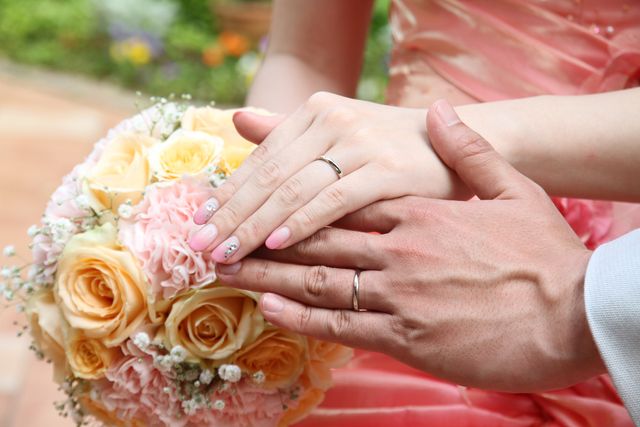 シンプルになりすぎない様、石を1つつけた