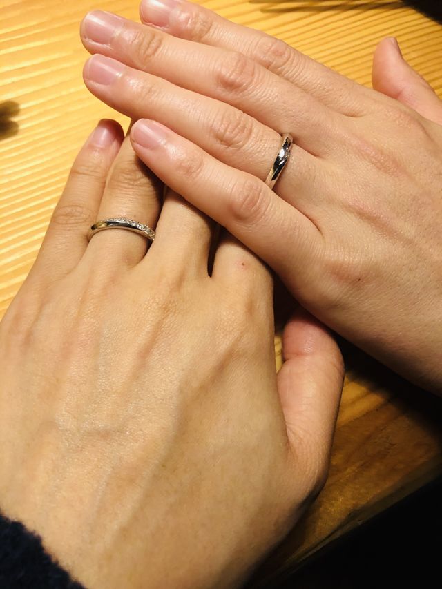右が男性用
左が女性用の結婚指輪となっています。