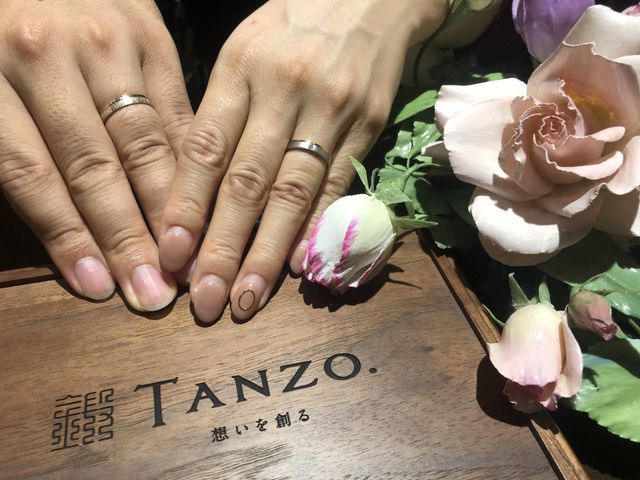 入籍指輪で大きさを試し、本番はサイズを少し小さくし、ぴったり