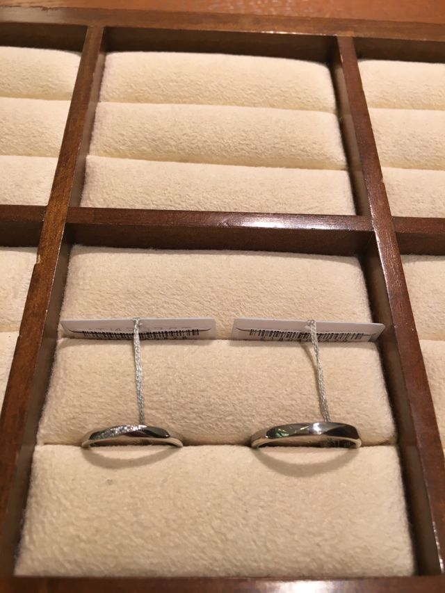 斜めにダイヤの入ったりんぐです。