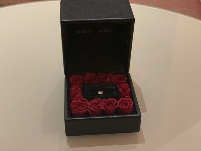プロポーズはローズボックスでダイヤをいただきました。