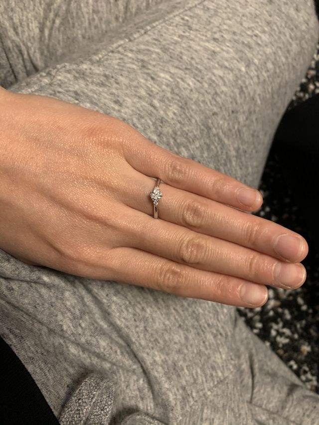 婚約指輪のティーローズ 