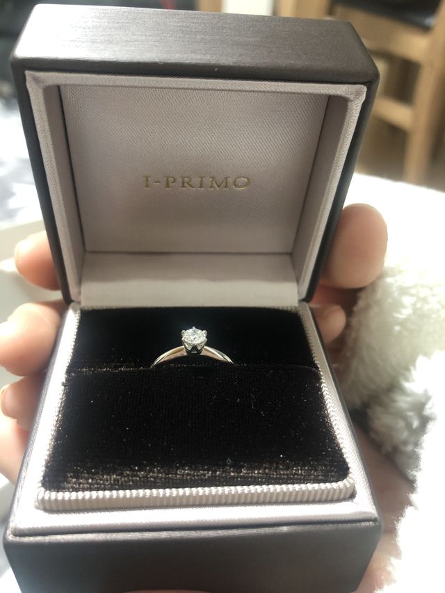 婚約指輪として購入。
