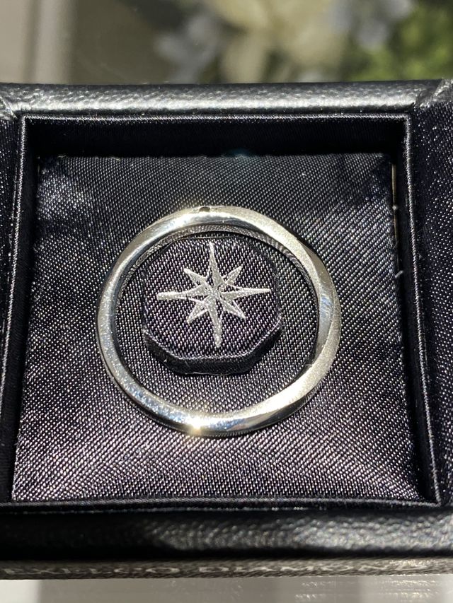 とてもかっこいい指輪で気に入りました。