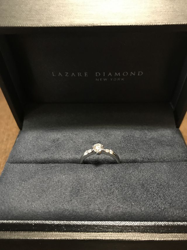 ダイヤモンドの輝きが綺麗です。