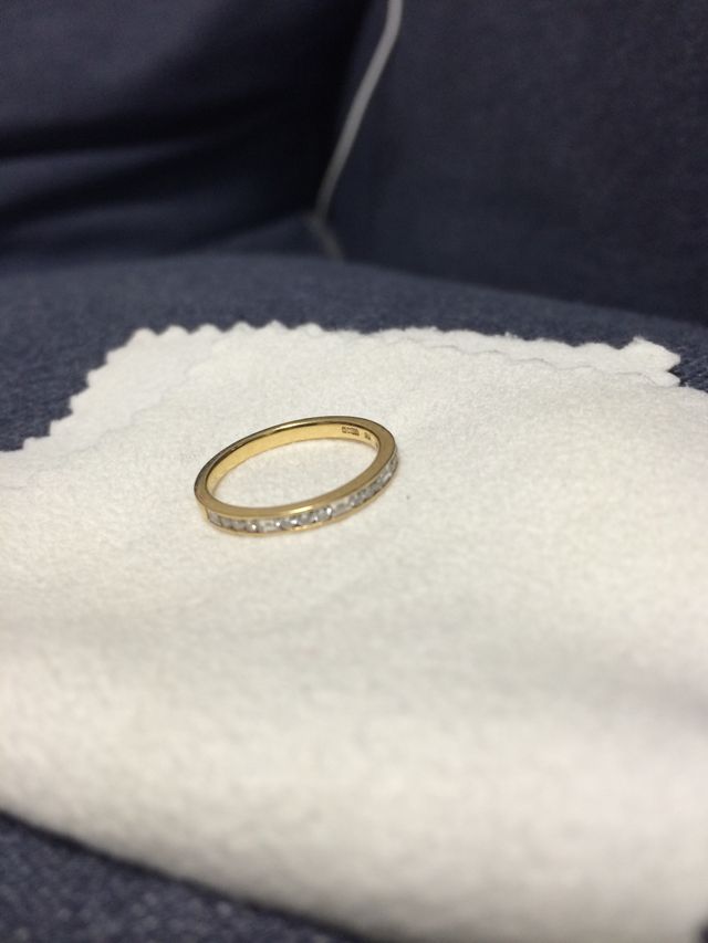 ハーフエタニティです。