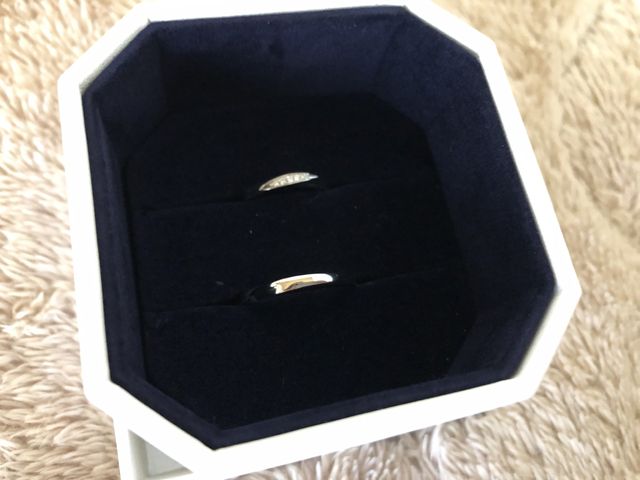 リングケースにいれた写真です、ガラスの蓋もとても可愛いです。