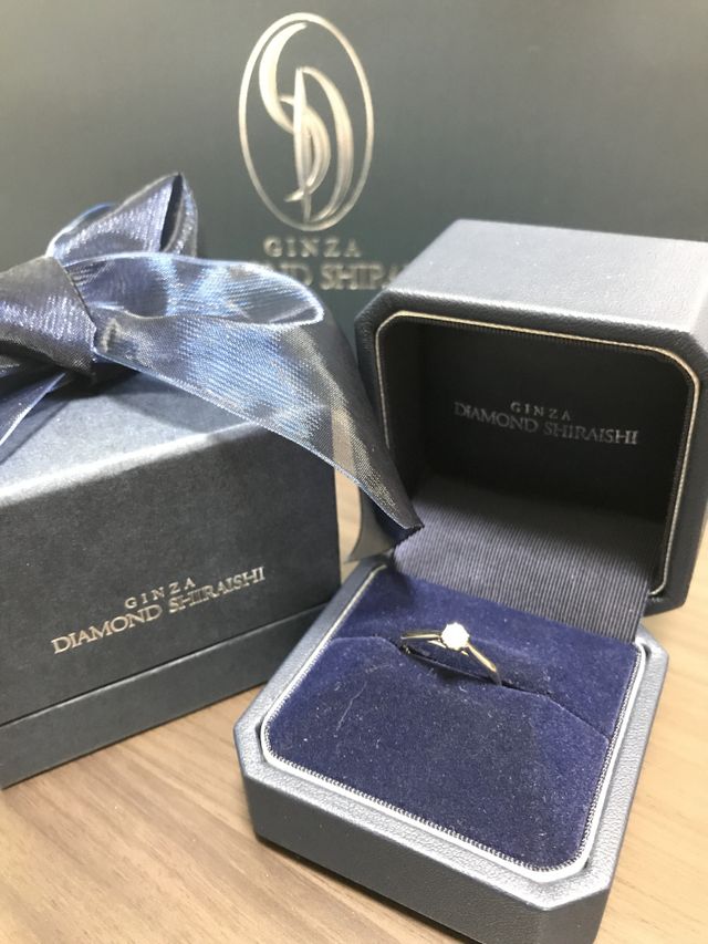 紙袋の中には鑑定書、保証書、スコープが入ってたいます。
