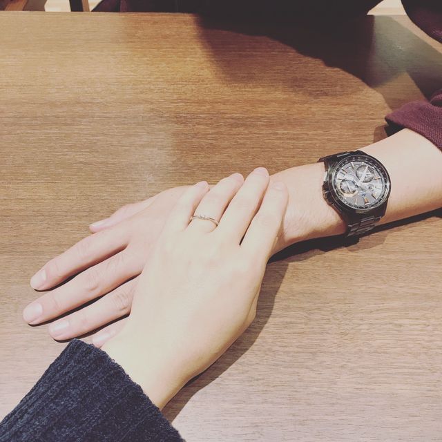 婚約指輪を着けて頂いた写真です。