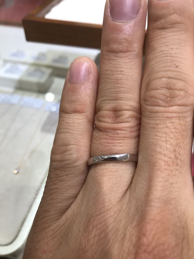 アニバーサリオというリング、シックな雰囲気が好印象