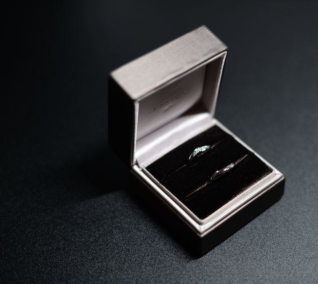 完成した結婚指輪。ケースもオシャレ。