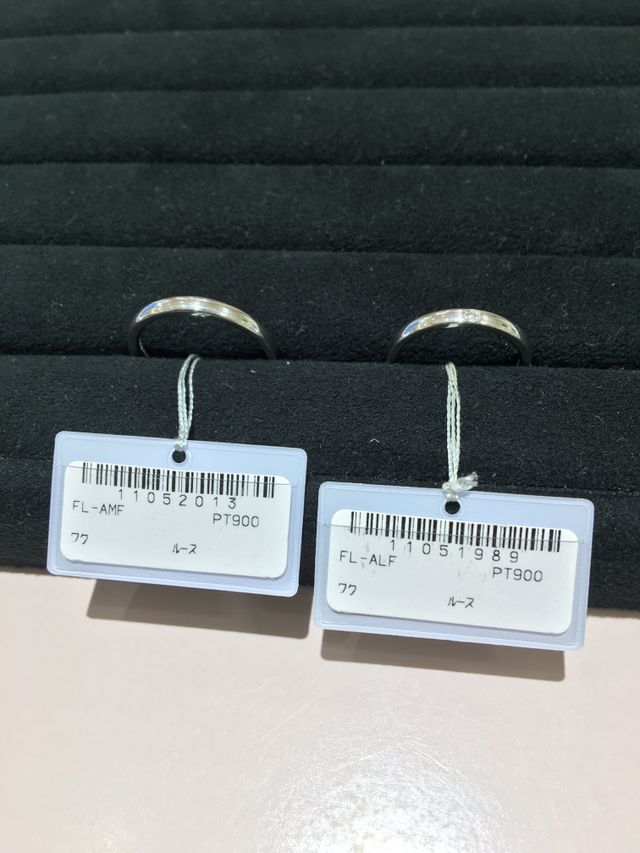 ダイヤ部分がお花のモチーフになっていてかわいいです。