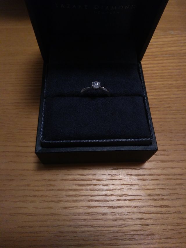 購入した婚約指輪です。