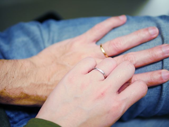 同じデザインですが、わたしはプラチナ、主人はゴールドです。