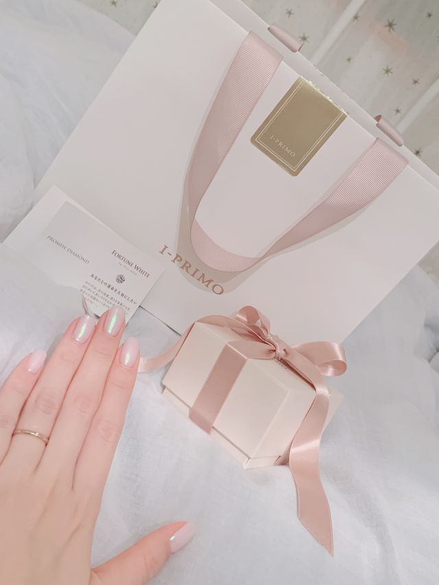 ピンクゴールドでとても可愛らしい指輪です。