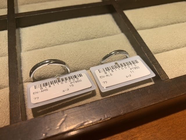 デザインが凄くよく、ダイヤの輝きが良い