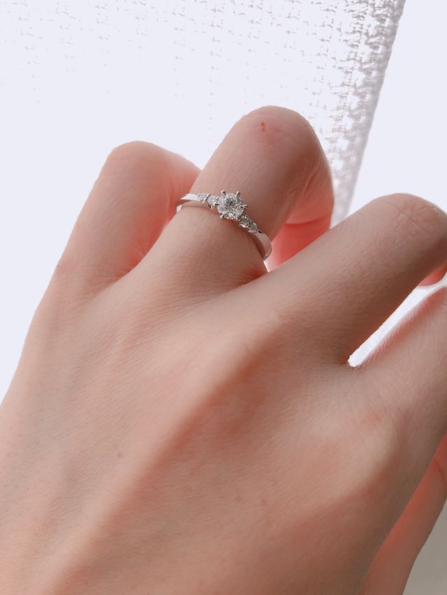 華奢ですが上品で華やかで、とても満足しています！