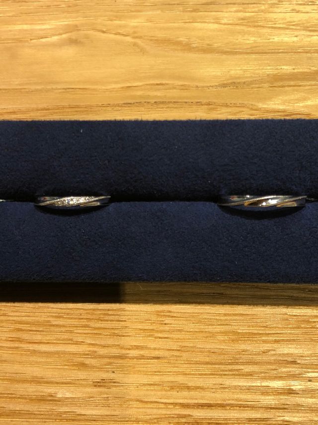 ななめにラインがあり細すぎず、太すぎず