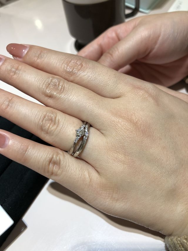購入済みの婚約指輪と合わせて。