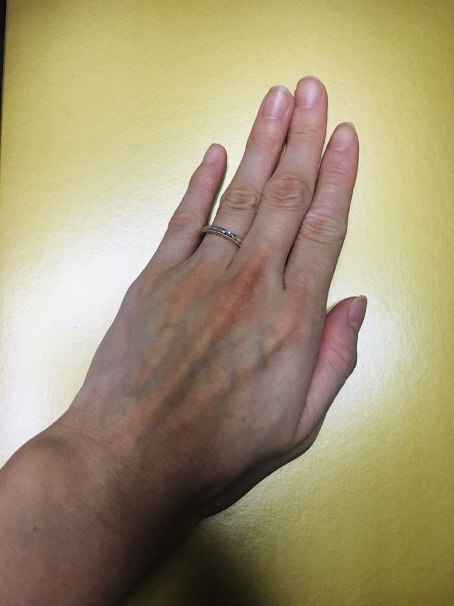 結婚指輪を探し始めた頃です。シンプルなデザインを探してました