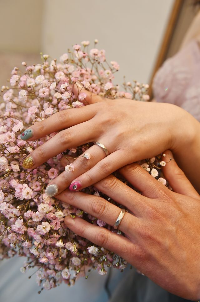 結婚式でカメラマンさんに撮っていただいた写真です。