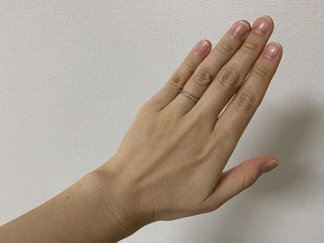 ずっと使えるデザインかつ派手すぎずシンプルすぎずな指輪です。