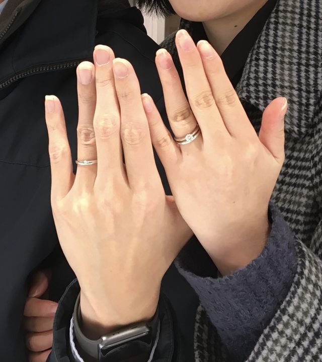 婚約指輪にぴったりで指につけやすい