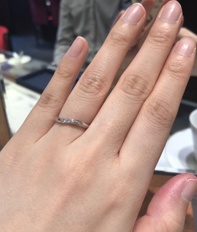 爪のあるリングなので、ダイヤの輝きがすごい！