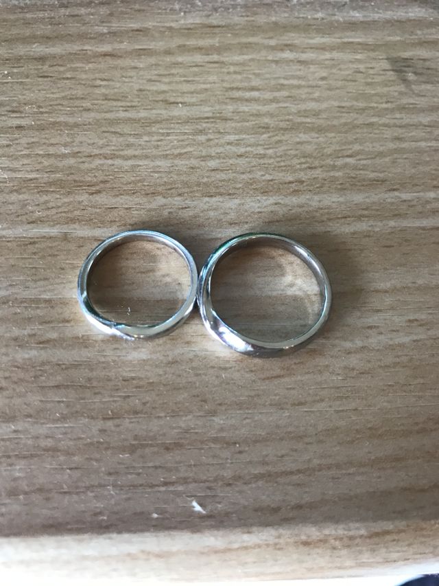結婚指輪として購入しました。デザインが気に入っています。