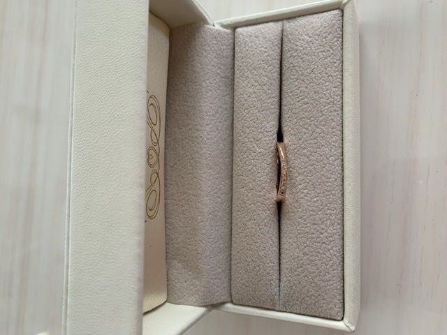 結婚指輪に合わせて着ける用に注文しました！