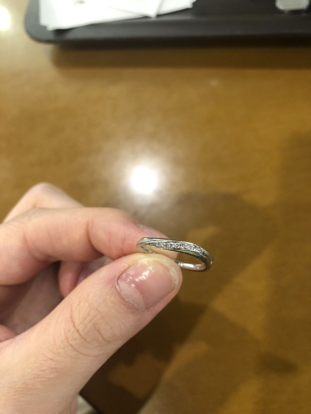 ウェーブのおかげで指が短いのがコンプレックスだが綺麗に見える