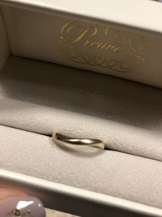 メンズ用のリングで、捻っている所のみマット加工がしてあります