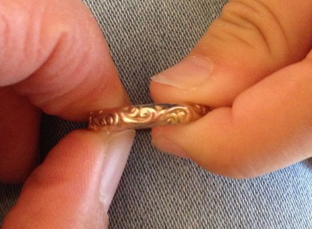 ハワイアンジュエリーをイメージして波のデザイン