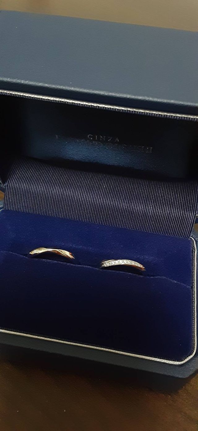 新郎新婦両方の指輪が入るボックスでいただけます。