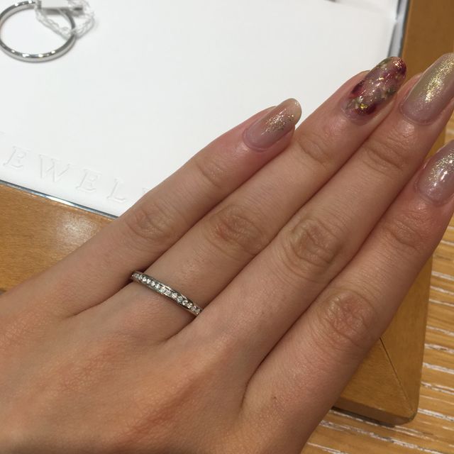 ハーフエタニティのキラキラが素敵です。