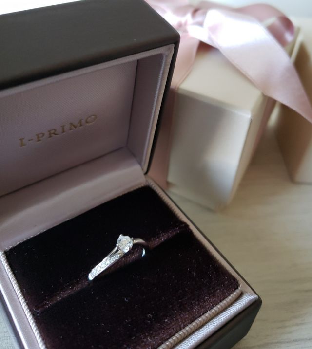 婚約指輪です。