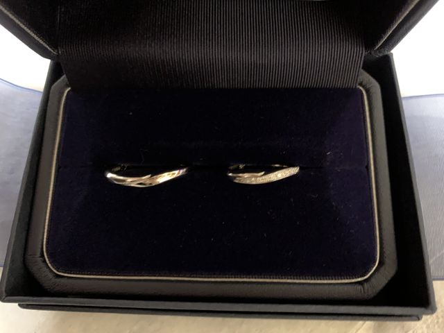 ウェーブのかかったデザインです。