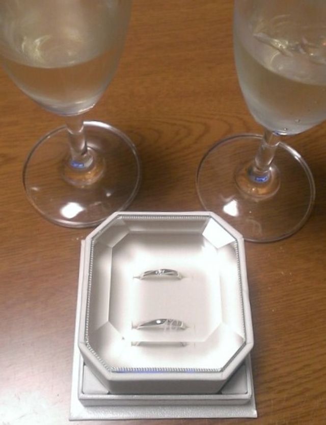 購入者にはクリスタルの入れ物有