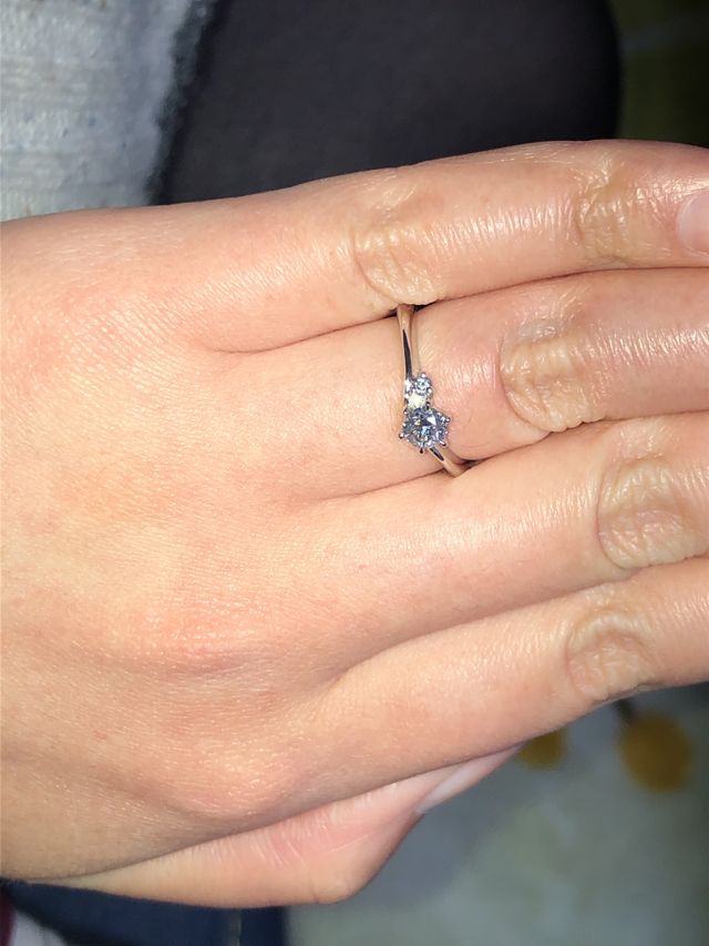 実際に着用している状態です。リングサイズは9.5号です。