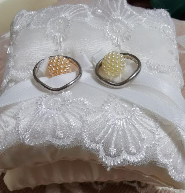 Vラインでシンプルなものを選びました。